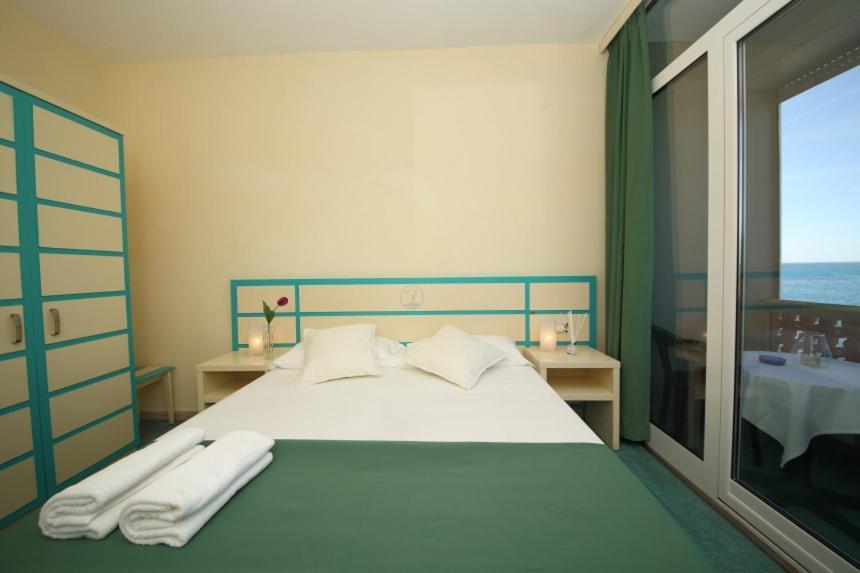 Hotel La Scogliera Cavi di Lavagna Dış mekan fotoğraf